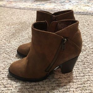 Size 6 rampage booties.